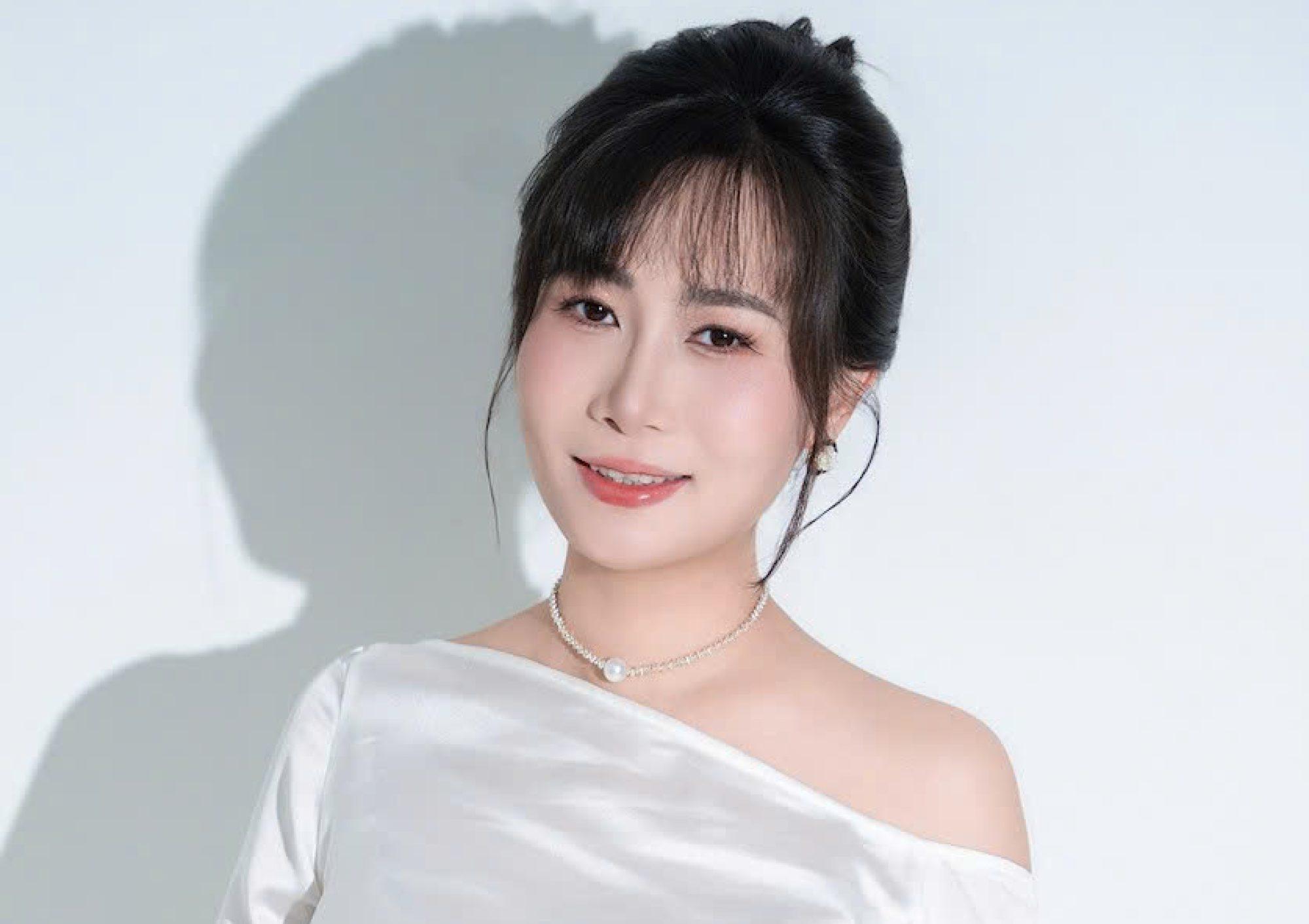 Hồng Nhung Lapari là ai? Hành trình đồng hành cùng phụ nữ hiện đại sống độc lập và hạnh phúc từ bên trong